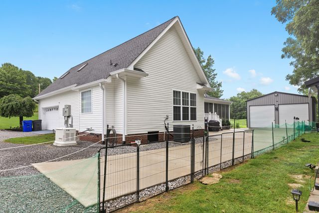 454 Campbell Hollow Rd, Bethpage, TN 37022