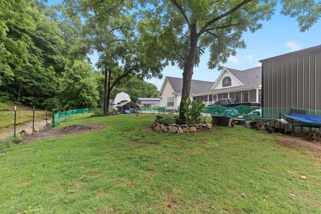 454 Campbell Hollow Rd, Bethpage, TN 37022