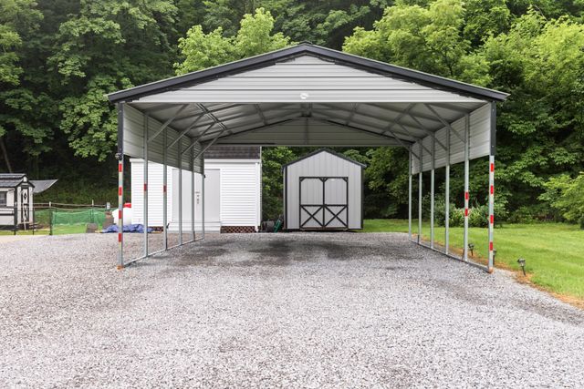 454 Campbell Hollow Rd, Bethpage, TN 37022