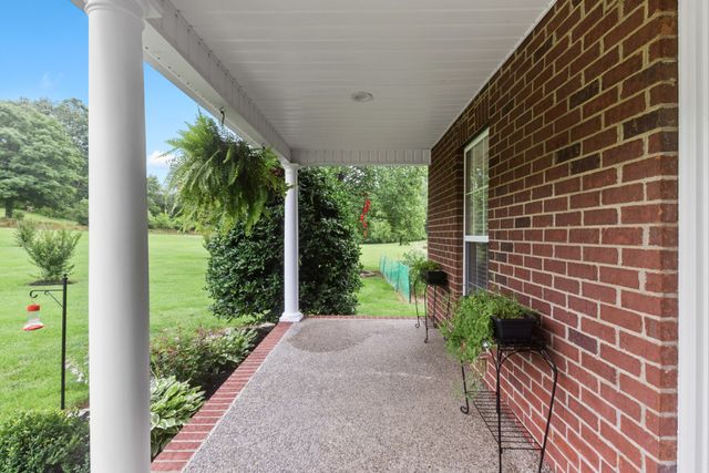 454 Campbell Hollow Rd, Bethpage, TN 37022