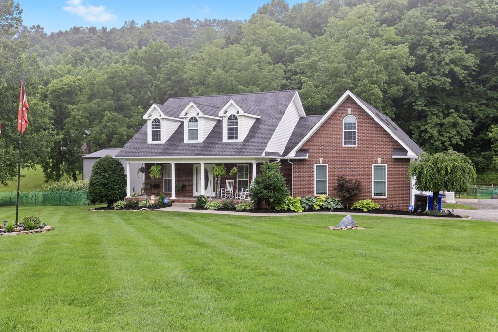 454 Campbell Hollow Rd, Bethpage, TN 37022