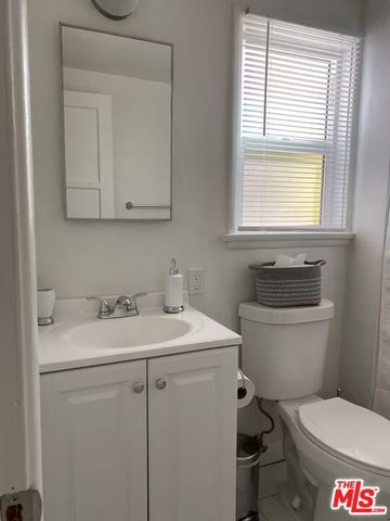 14526 Dickens Street, Sherman Oaks, CA 91403