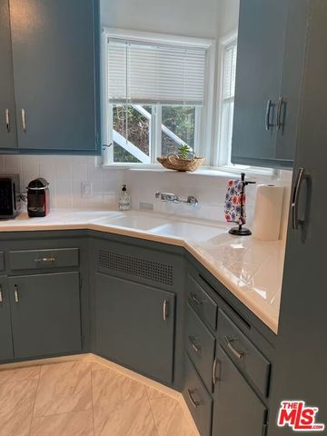 14526 Dickens Street, Sherman Oaks, CA 91403