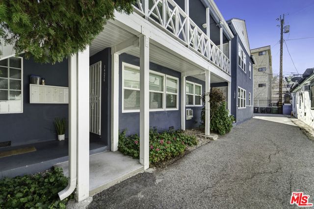 14526 Dickens Street, Sherman Oaks, CA 91403