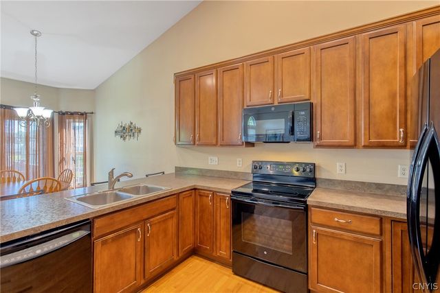6297 Hessler Farm Path, Cicero, NY 13039