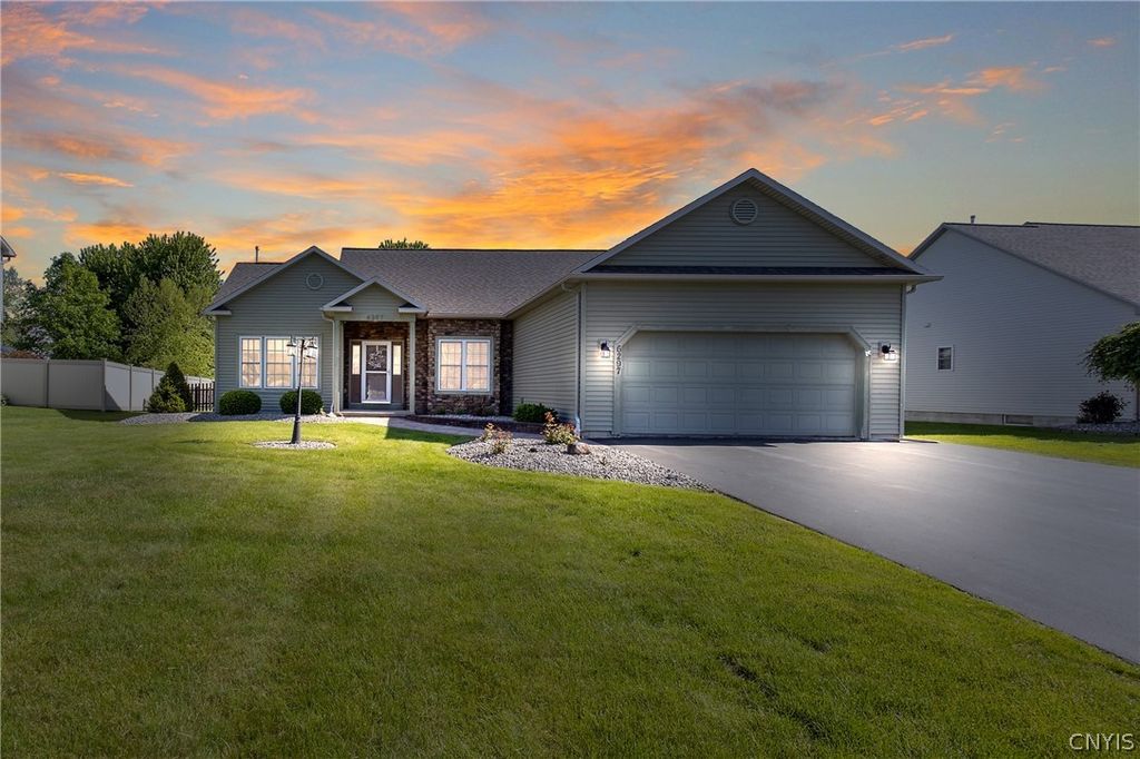 6297 Hessler Farm Path, Cicero, NY 13039