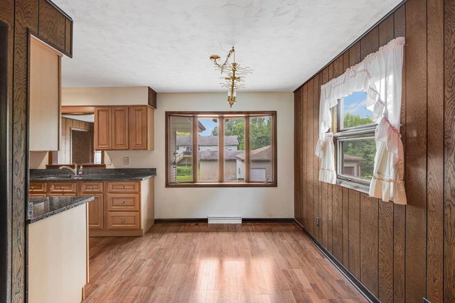 1393 Cottonwood Lane, Crystal Lake, IL 60014