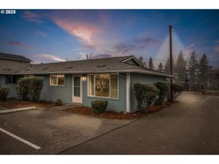 13647 GAFFNEY Ln 10, Oregon City, OR 97045