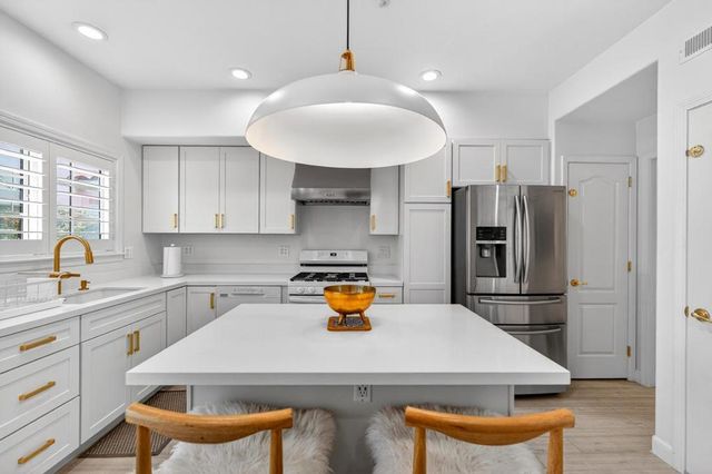 701 Woodside Way A, San Mateo, CA 94401