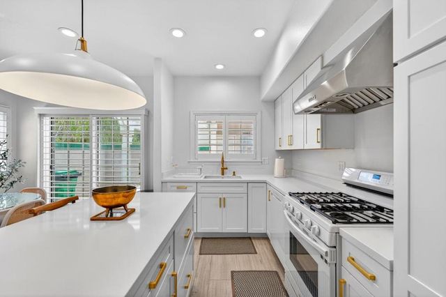 701 Woodside Way A, San Mateo, CA 94401
