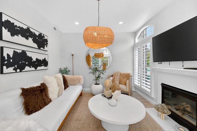 701 Woodside Way A, San Mateo, CA 94401
