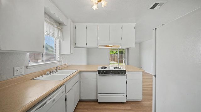 1200 Guiseppe Ln, Modesto, CA 95355
