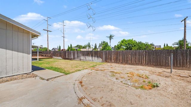 1200 Guiseppe Ln, Modesto, CA 95355