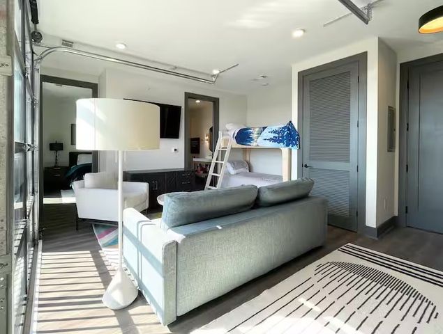 65 Lindsley Ave Apt 515, Nashville, TN 37210