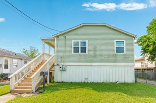 5519 Menard Avenue, Galveston, TX 77551