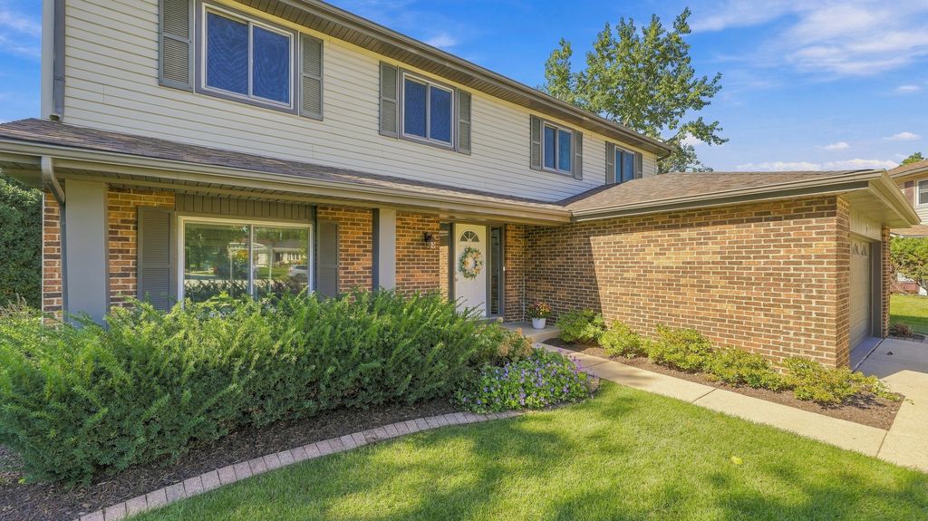 7 Pheasant Court, Woodridge, IL 60517 — photo 2