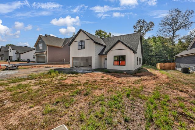 277 Wayne Hall Rd, Clarksville, TN 37040