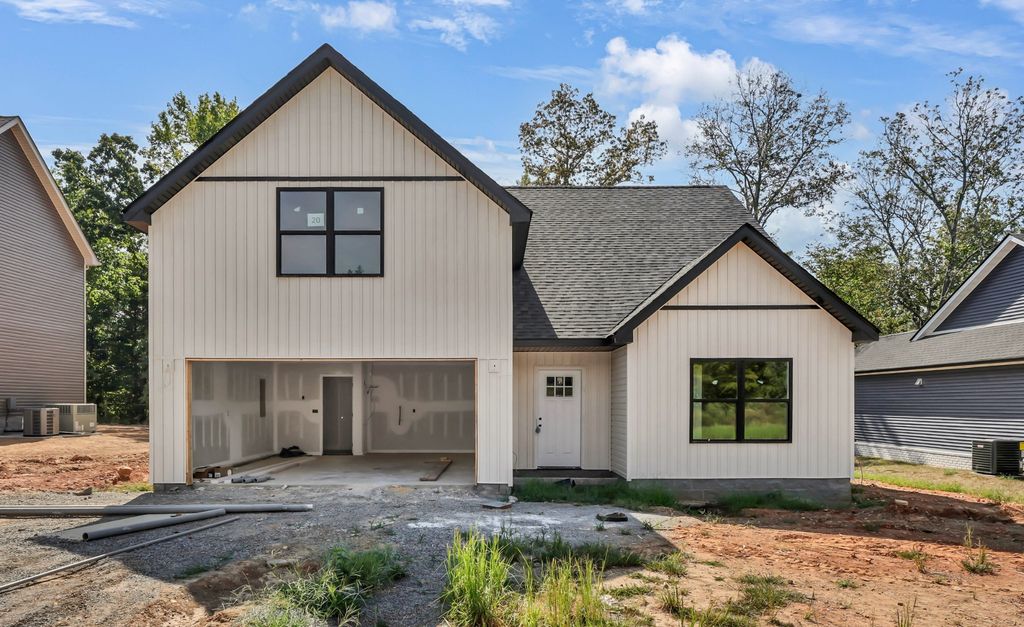 277 Wayne Hall Rd, Clarksville, TN 37040