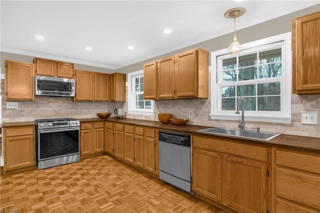 8024 Fogleman Road, Oak Ridge, NC 27310