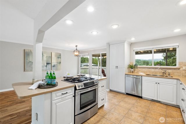 304 128th Avenue SE, Bellevue, WA 98005