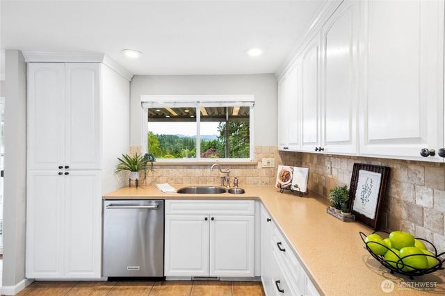 304 128th Avenue SE, Bellevue, WA 98005