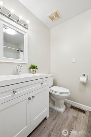304 128th Avenue SE, Bellevue, WA 98005
