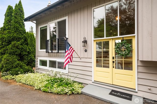 304 128th Avenue SE, Bellevue, WA 98005