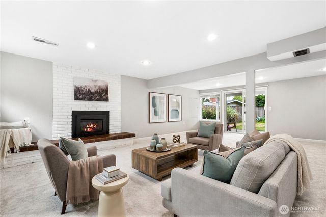 304 128th Avenue SE, Bellevue, WA 98005