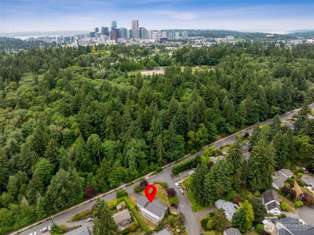 304 128th Avenue SE, Bellevue, WA 98005