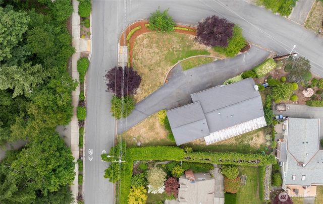 304 128th Avenue SE, Bellevue, WA 98005