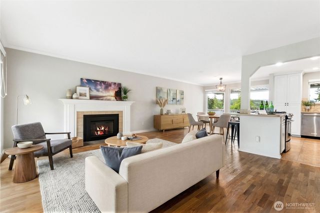 304 128th Avenue SE, Bellevue, WA 98005