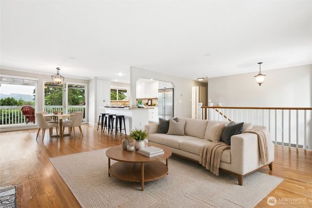 304 128th Avenue SE, Bellevue, WA 98005