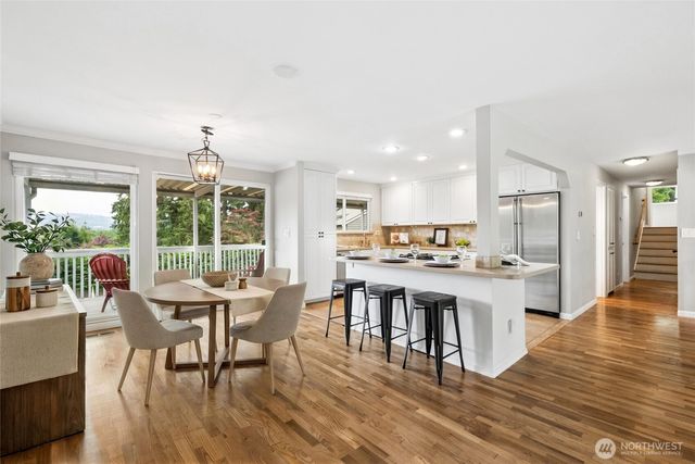 304 128th Avenue SE, Bellevue, WA 98005