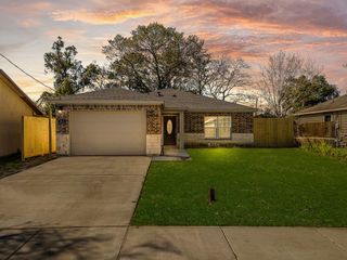 305 E Humble Street, Baytown, TX 77520