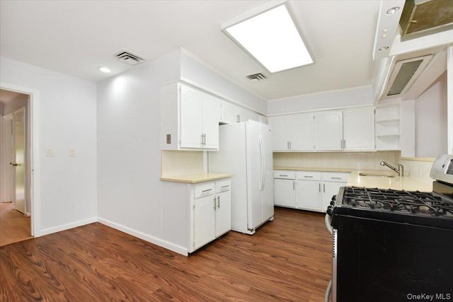7515 196th Place, Fresh Meadows, NY 11366