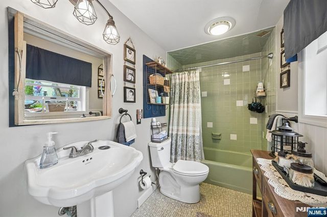 69 Lindys Drive, West Milford, NJ 07480