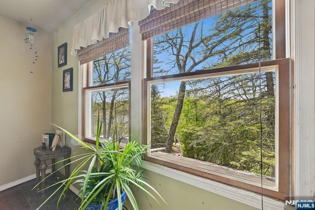 69 Lindys Drive, West Milford, NJ 07480