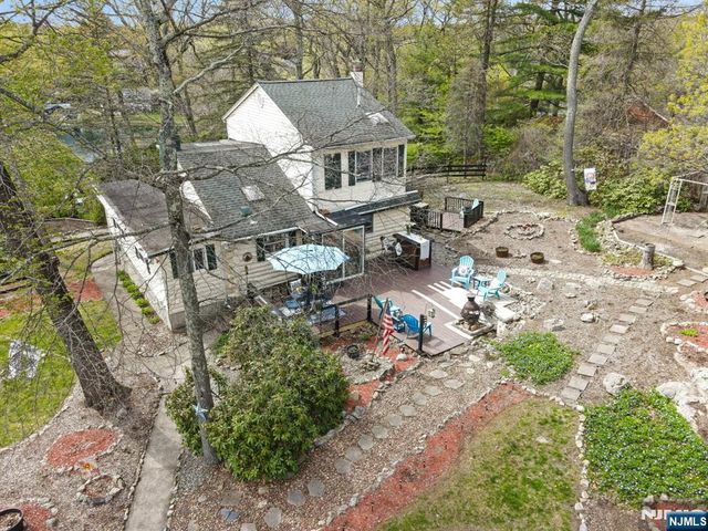 69 Lindys Drive, West Milford, NJ 07480