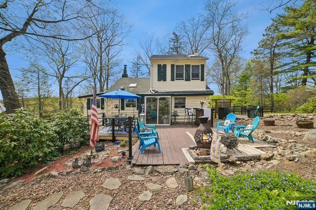 69 Lindys Drive, West Milford, NJ 07480