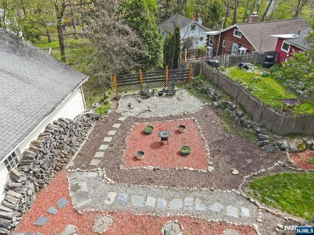 69 Lindys Drive, West Milford, NJ 07480