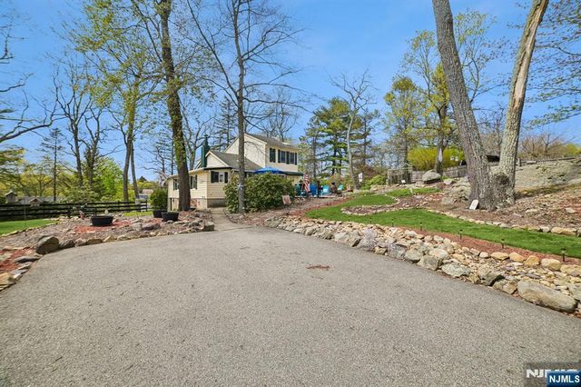 69 Lindys Drive, West Milford, NJ 07480