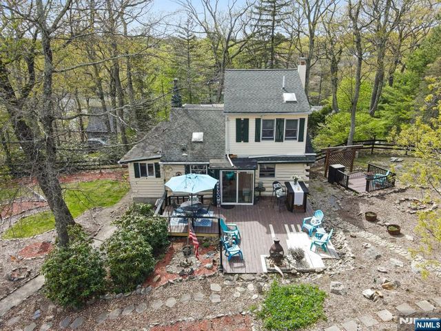 69 Lindys Drive, West Milford, NJ 07480