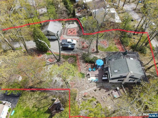 69 Lindys Drive, West Milford, NJ 07480