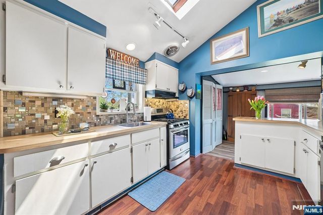 69 Lindys Drive, West Milford, NJ 07480