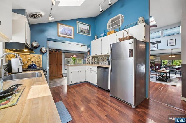 69 Lindys Drive, West Milford, NJ 07480