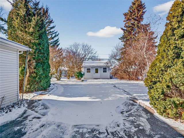 41 Appian Drive, Gates, NY 14606