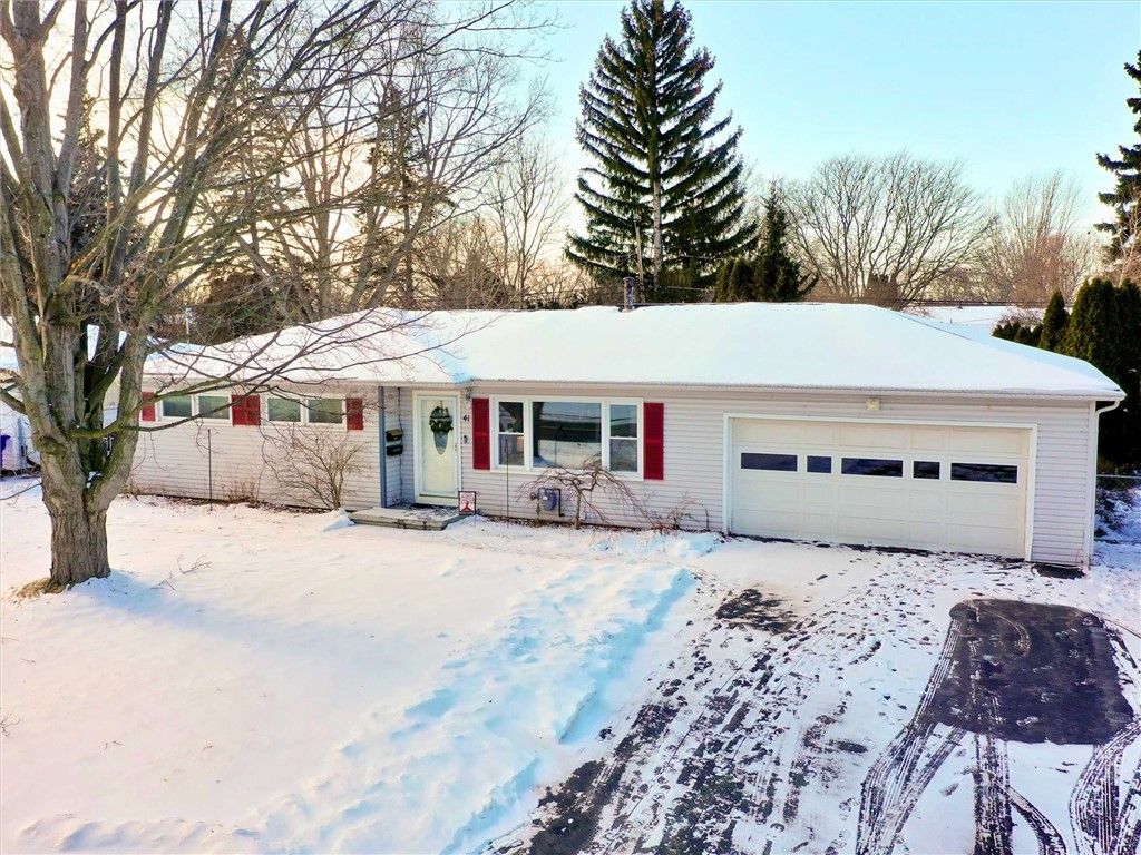 41 Appian Drive, Gates, NY 14606