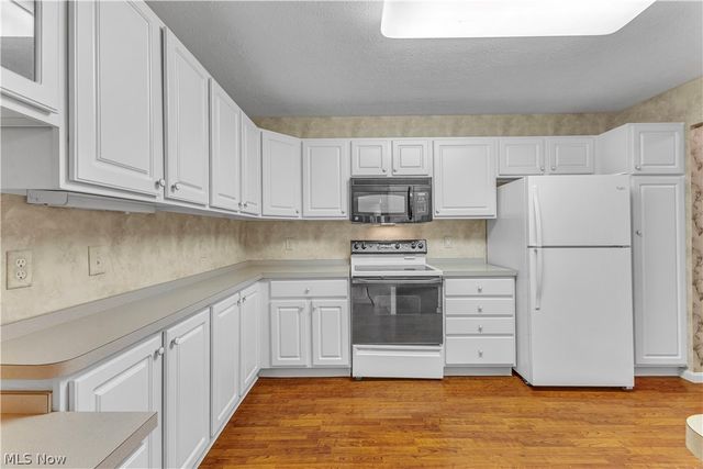 29 Community Drive, Avon Lake, OH 44012