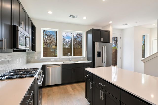 2211 E M Franklin Ave 22, Austin, TX 78723