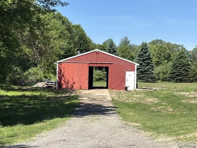 6080 Cedar Lake Road, Putnam Township, MI 48169